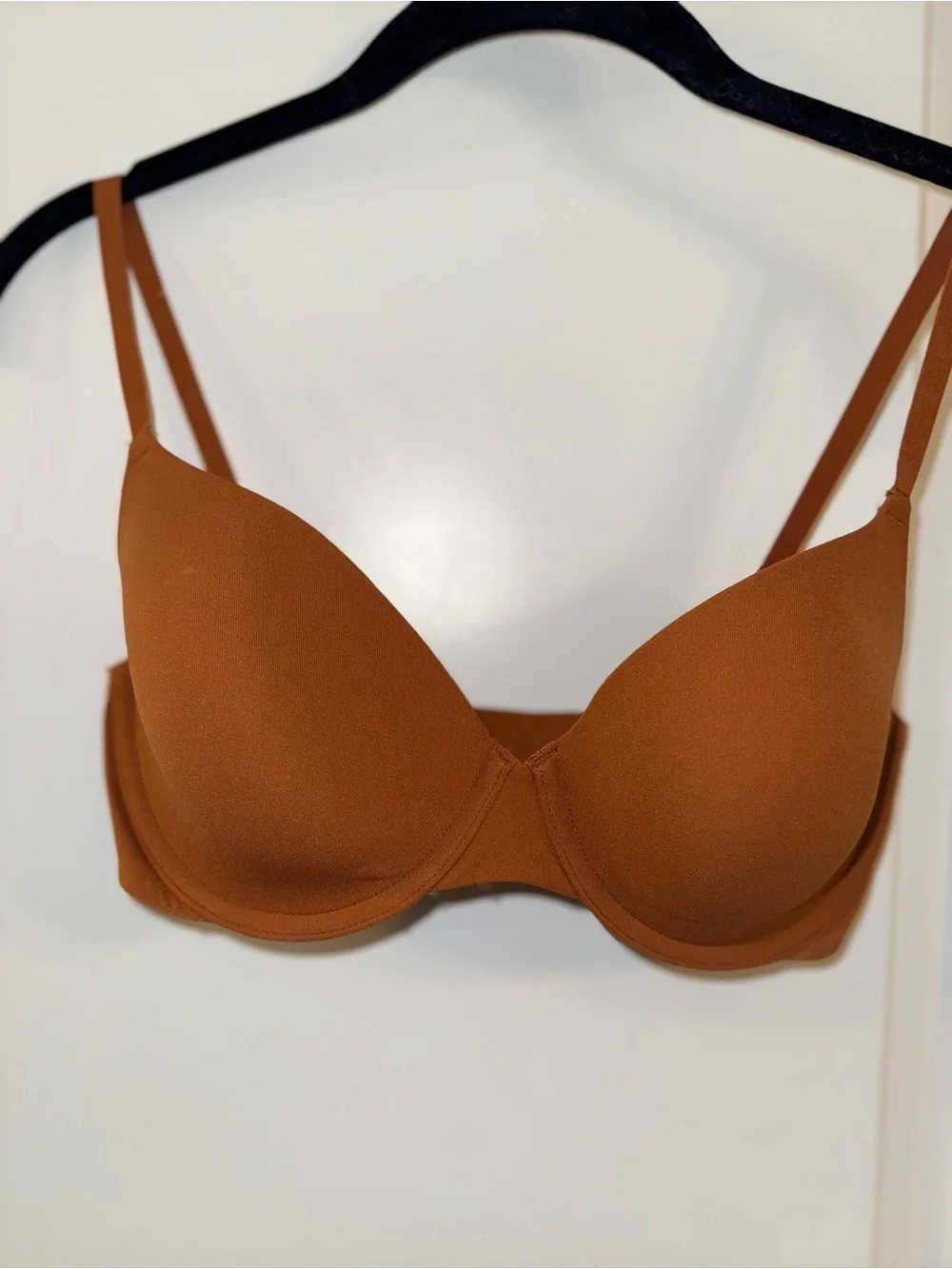 Skims Women’s T-shirt Bra in Brown (32D) - Picture 2 of 5